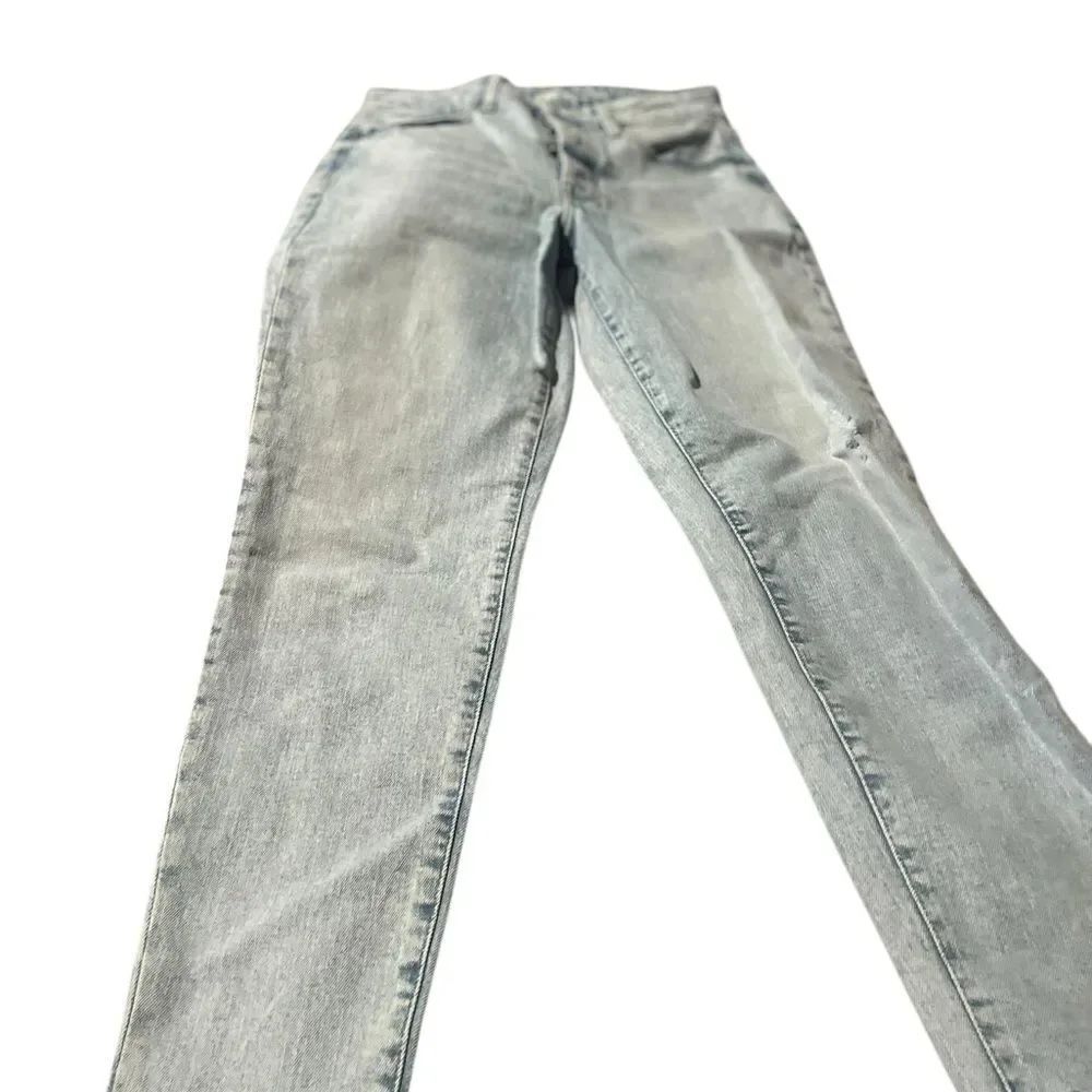 Old Navy straight high rise sz 4 Women’s Light Wash Denim Jeans